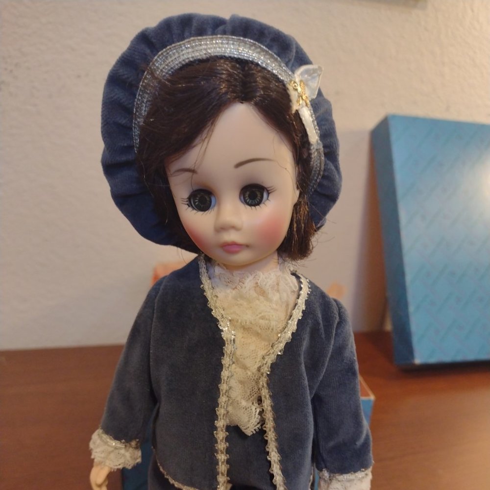 Vintage 1976 Madame Alexander 12" Blue Boy Doll 1345 Portraits in History Series